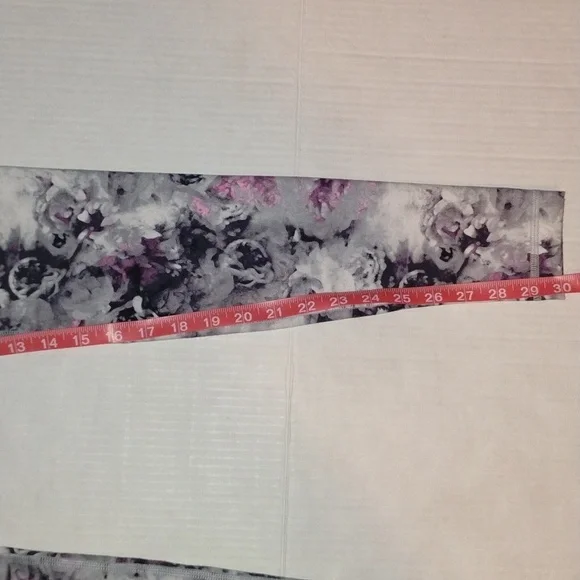 lululemon athletica 2 Piece Set. Womens size4.Moody Mirage,White,DeepNavy color - Picture 11 of 12